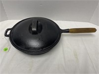 NO.10 CAST IRON SKILLET WITH WOOD HANDLE & LID -