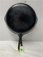 MADE IN THE USA NO.5 CAST IRON SKILLET - 8"