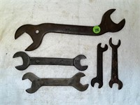 FLAT OF 5 WRENCHES- FORD, IH, P&O RAILROAD, MALL