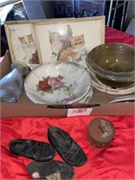 Collectible dishes with cat pictures