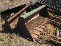 John Deere 6' Bucket c/w Manure Teeth