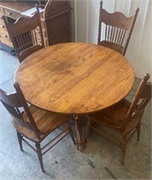 Oak Dinning Room Table and 6 Chairs