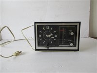 General Electric AM Radio Alarm Clock-working