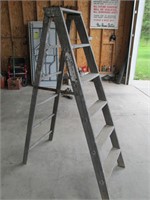 6' wooden step ladder