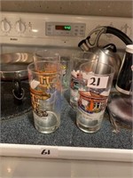 LOT OF GULF GAS TUMBLERS AND FOUR VINTAGE