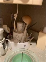 LOT OF KITCHEN UTENSILS AND HOLDER