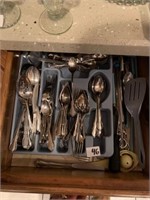 LOT OF ONEIDA FLATWARE