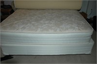 queen sleep haven bed with hollywood frame