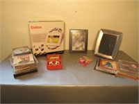 DIGITAL PICTURE FRAME / MISC. CD'S