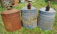 3 galvanized Oil cans vintage.