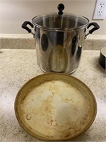 Large soup pot. Pampered Chef pie pan