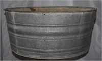 Vintage galvanized metal round No. 3 wash basin