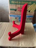 Red Velvet Plate Holder