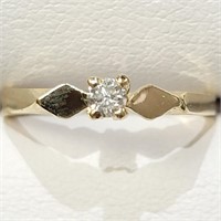 $1000 10K  Diamond(0.05ct) Ring