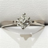 $800 10K  Diamond(0.05ct) Ring