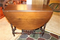 Mahogany Dropleaf Gateleg Table With Original