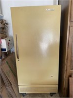 Whirlpool Freezer (works) (will be cleaned out