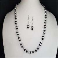 NECKLACE & DANGLE EARRING BLACK GLASS PEARLS