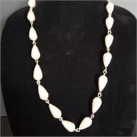 PERLESCENT ACRYLIC DROPS NECKLACE