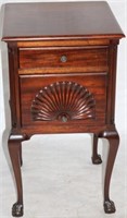 MAHOGANY CHIPPENDALE STYLE NIGHTSTAND, FAN CARVED