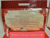 -NEW- Bath and Body Collection PACIFIC GROVE, nice