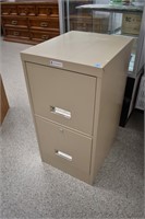 Metal filing cabinet - letter size (15"L x 18"W x
