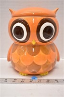 Owl cookie jar (small chip on one ear, painted)