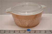 Pyrex 474-B Woodland casserole with lid (minimal