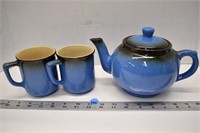 Medalta (Redcliff) teapot and two mugs (see