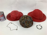3 chapeaux vintage dont à plumes Madeaps, USA