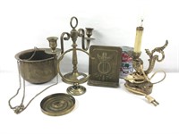 Accessoires de bronze dont lampe métallique