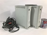 2 consoles Xbox 360 & fils d'alimentation