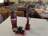 2 replica gas pumps & model Texaco truck