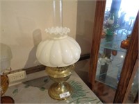 Aladdin lamp - brass w/glass shade - 12" globe