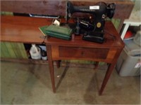 Old Singer sewing machine in cabinet w/attachments