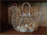 Chicken basket w/eggs