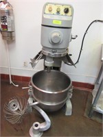 Globe Approx. 60 Qt. Mixer with Stainless Steel Bo