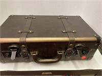 Old Case/Suitcase 11x18x6.