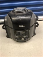 Ninja Foodi Pressure cooker/ Airfryer    B8