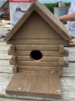 12" x 16" Log Cabin Birdhouse