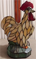 818 - TIFFANY STYLE ROOSTER LAMP 14.5 X 9.5