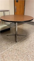 41 1/2in diameter Round Table