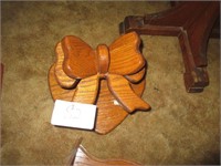 SOLID WOOD SHAPED IN A BOW