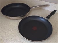(B) Lot of 2 Cooking Pans