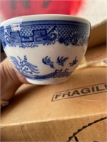 20 Blue Willow-Patterned Cups