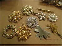 Lot of Costume Brooches & Pins