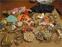 Huge Lot of Costume Brooches & Pins
