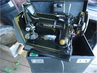 Vintge Singer sewing machine with case