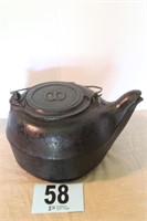 No. 8 Black Iron Kettle With Lid And Handle