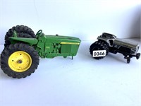 JD. 1/16 TRACTOR PARTS- 1/32 WHITE TRACTOR PARTS